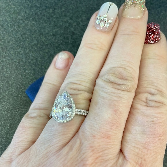 Beautiful Sterling silver ring with pear shaped “diamond”, size 8 - Picture 7 of 8